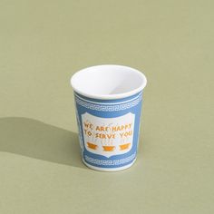 a cup that is sitting on top of a table with the lid down and it says, happy han's day