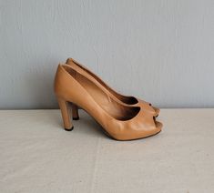 Vintage light brown leather open peep toe pumps high heel women shoes. Genuine leather body and lining. European trendy summer shoes.  Brand: The Seller (Made in Italy) Condition: great, have some signs of wear. Scratches on the heels back. Look at the photos.  Measurements: heel height 9.3 cm / 3.6" in outsole length 26,3 cm / 10.3" in insole length 25 cm / 9.8" in bottom sole width in widest place 7.3 cm / 2.9" in  Size: EU 39 (labeled), US 8 Light Brown Leather, Winter 2024, High Heel Pumps, Womens High Heels, Womens Heels, Tan Brown, Summer Shoes, Shoes Women Heels, High Heel