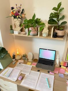 22 Insanely Cozy Desk Decor Ideas For Your Next Setup Uni Desk, Desk Decor Ideas, Cozy Desk, Study Desk Decor, Uni Room, Deco Studio, Study Room Decor, Redecorate Bedroom, Dreamy Room