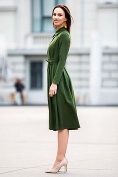 the duke and princess of cambridge are walking down the street in their green coat dress