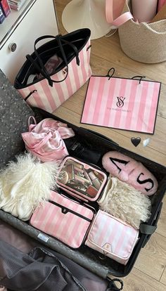 Profumo Victoria Secret, Victoria's Secret Aesthetic, Vs Models, Dream Gift, Pink Girly Things, Pink Vibes, Girly Accessories, Future Lifestyle, Victoria Secret Angels