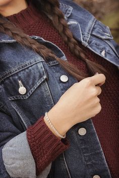 A thoughtful gift! A simple, yet elegant, silver chain to wear all day long. Made of solid sterling silver, this bracelet is ideal to surprise your loved one. HOW TO SELECT YOUR SIZE --> Use a measuring tape to measure your wrist. Alternatively, you can use a piece of string. Mark the points that coincide and then measure that part of the string. Add about 1.5cm / 0.6in so that the bracelet won't be too tight. If you are between two sizes, we suggest you select the larger size. PRODUCT DETAIL Classic Silver Chain Bracelet For Everyday, Classic Silver Charm Bracelet For Everyday, Classic Everyday Silver Chain Charm Bracelet, Classic Silver Chain Charm Bracelet, Everyday Classic Sterling Silver Diamond Bracelet, Classic Charm Bracelet With Sterling Silver Clasp For Everyday, Everyday Classic Charm Bracelet With Sterling Silver Clasp, Classic Sterling Silver Bracelet With Silver Chain For Everyday, Classic Charm Bracelet With Sterling Silver Clasp