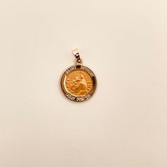 "HEY YOU YEAH YOU, I SEE YOU LOOKING AT THIS PENDANT!! If you came here to look for a gift for your loved ones or yourself, you have come to the right place! This 14k gold classic pendant is meticulously crafted with the fullest attention to details. What you see in the pictures is what you will get :) All orders include a FREE gift box and ship with insurance for FREE! Don't like the product after receiving? You can return it within 14 days, no questions asked :) ITEM SPECIFICS: 14k Gold Religi St Anthony, Saint Anthony, Necklace Charm, Real Gold, Pocket Watch, Free Gift, See You, Charm Necklace, Free Gifts