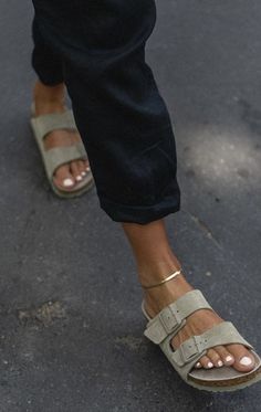 Birkenstock Outfit, Summer Outfits Black, Dr Shoes, Mode Inspo, Outfits Women, Fashion Mode, Looks Style, Mode Inspiration, Summer Outfits Women