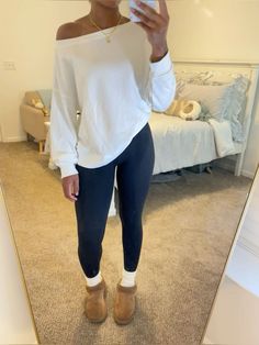 Winter Outfit Ideas School, Outfit Ideas With Ugg Boots, Camp Leggings Outfit, Cute Outfit With Uggs, Uggs Style Outfit, Cute School Outfits Winter, Utah Mom Outfits, Jeans With Uggs Outfit, That Girl Clothes