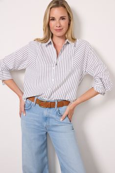 Contrasting stripes add a fun detail to this elevated button-down by EVEREVE. Crafted in sustainable stretch cotton, this shirt features a classic collar, a curved hem, and a relaxed silhouette.