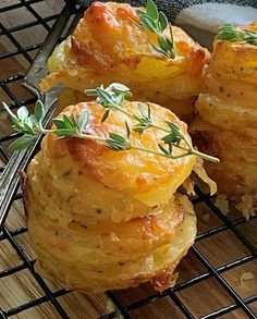 some food that is sitting on a wire rack