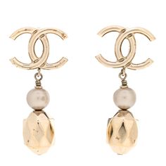 This is an authentic pair of CHANEL Metal Bead Pearl CC Drop Earrings in Golden and Pearly White. These stylish earrings feature a polished gold tone Chanel CC logo set with suspended faux pearl hanging along with a gold textured bead. Earrings Golden, Metal Bead, Stylish Earrings, Chanel Earrings, Chanel Jewelry, Logo Set, Stylish Earring, Cc Logo, Gold Texture