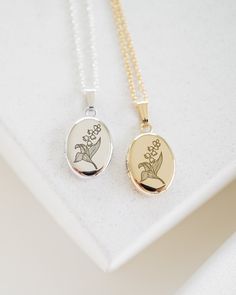 PHOTOS: No inserts, the photos are glued on. Please message us your photos after you place your order! ADDITIONAL ENGRAVING: Add this to your order: https://etsy.me/3CTK74W METAL/MATERIAL: 14K Gold Filled / Sterling Silver / 14K Yellow Solid Gold The metal material are stamped on the back of the locket. LOCKET DIMENSIONS: Locket Size - 19mm x 10mm (small) including the bail. Please check sizing before ordering. CHAIN: Sturdy 1mm smooth chain. The chain material matches the material of the locket Luxury Engraved White Gold Locket Necklace, Mother's Day White Gold Locket Necklace Keepsake, White Gold Locket Necklace For Mother's Day Keepsake, Medallion Locket Necklace With Birth Flower For Keepsake, Keepsake Medallion Locket Necklace With Birth Flower, Elegant Keepsake Locket Necklace With Flower Charm, Elegant Flower Charm Locket Necklace For Anniversary, Mother's Day Keepsake Locket Necklace With Engraving Option, Rose Gold Birth Flower Locket Necklace Keepsake