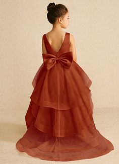 We encourage all our flower girls to feel like the princess they are while wearing Pumpkin. Made from matte satin and tulle, she features a scoop neckline, a bow tie belt, a ruched A-line silhouette, and a tiered tulle skirt trimmed with horsehair. This dress is not only perfect for a flower girl at a wedding but also versatile enough for other special occasions. Groomsmen Shoes, Tiered Tulle Skirt, Brides Mom, Pumpkin Flower, Tulle Flower Girl, White Alabaster, Flower Girl Dresses Tulle, Matte Satin, Flower Girls