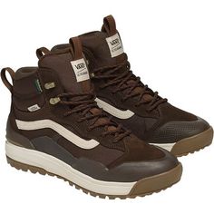 We like wearing the Ultrarange Exo Hi MTE-2 Shoe when we're kicking it around town or on our local trail for a short sunset hike. Along with sporting a classy sneaker aesthetic, this shoe takes it a step further by featuring an aggressively lugged sole for premium traction on the sidewalk and dirt pathways. Sneaker Aesthetic, Classy Sneakers, Vans Ultrarange, Shoes Online, Exo, Sneakers, Leather, How To Wear