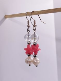 Make a splash with these stylish starfish earrings! 🌟 Whether you're strolling on the beach or attending a seaside soirée, these unique pearl dangles will add a touch of oceanic charm to any outfit. Dive into summer with these beachy beauties! Summer Gift White Pearl Earrings, Summer Dangle Earrings, Trendy Summer Jewelry With Star Charm, Star Shaped Earrings For Summer, Silver Earrings For Summer Vacation, Trendy Star Charm Jewelry For Summer, Trendy Silver Earrings For The Beach, Casual Star Jewelry For Summer, Casual Summer Star Shaped Jewelry