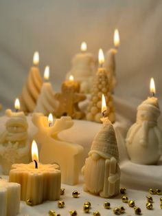 Aesthetic Christmas Candles, Candle Photoshoot Ideas, Cozy Holiday, Christmas Candles, Photoshoot Ideas, Candles, Christmas, Pins