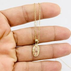 ❤️ 10k gold pendant Virgin Mary and necklace  ❤️ Pendant is approximately 12mm  ❤️ Dainty gold Figaro necklace 16" or 18" long 1.5mm  ❤️ Virgin Mary white cubic zirconia  ❤️ New fine jewelry  ❤️ women  Checkout my other jewelry  ❤️ Dije y cadena colgante de oro de 10kilates ❤️ Virgen Maria de mujer de 12 milímetros  ❤️ Virgen de Guadalupe delgadita mide 16 o 18 pulgadas de larga ❤️ Oro dorado con piedra blanca zirconia  ❤️ Incluye cajita SKU 31542 Gold Necklaces With Figaro Chain And Oval Pendant, Gold Diamond Cut Charm Necklace Fine Jewelry, Yellow Gold Oval Pendant With Figaro Chain, 14k Rose Gold Necklace With Figaro Chain, Virgen Mary Necklace, Virgin Mary Jewelry Gold, Catholic Jewelry Necklace, Gold Necklace Virgin Mary, Gold Virgin Mary Necklace Gift