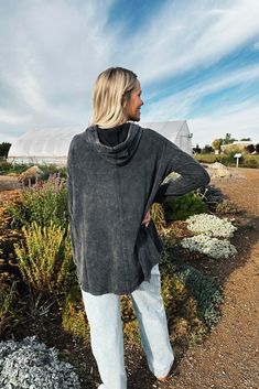 Description Mineral Washed Oversized Flare Hooded Tunic Pullover Materials & Care Self: 100% Cotton Hand wash cold, no bleach, line dry, low iron if needed. Hand Measured Small: Length 24", Bust 23(46)", Sleeve 18.5" Medium: Length 25" Bust 24(48)", Sleeve 18.5" Large: Length 26", Bust 25(50)", Sleeve 18.5" Model wearing size Small Model pictures have been edited, please refer to video for actual color reference. Hooded Tunic, Color Reference, Skirt Jumpsuit, Graphic Tops, Romper Dress, Low Iron, Model Pictures, Hooded Pullover, Basic Tees