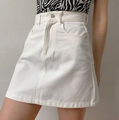 White High Waist Y2k Mini Skirt, Y2k High Waist Cotton Skort, White Mini Skirt Y2k Style For Summer, Y2k Style White Mini Skirt For Spring, Y2k White Mini Skirt For Spring, White Y2k Mini Skirt For Summer, White High Waist Mini Skirt Y2k Style, Chic White Denim Mini Skirt, Mini Denim Skirt With Pockets For Day Out