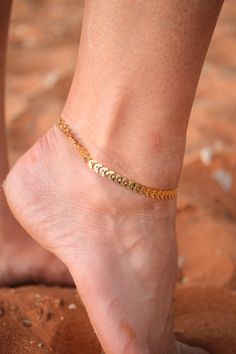 Don't you just love this anklet??? This laurel leaf style chain is made of 18k gold plated stainless steel, and is just so feminine and romantic in style (and talk about the detailing!!!)! This anklet is completely hypoallergenic and tarnish resistant AND even safe to wear in the water!! Looking for a new summer look? This anklet is perfectQ This ankles measures between 8.5-10.3 inches in length. Laurel Leaf, Hair Accessories Jewelry, Summer Look, Cuff Earrings, Summer Jewelry, Summer Looks, Just Love, Talk About, Anklets