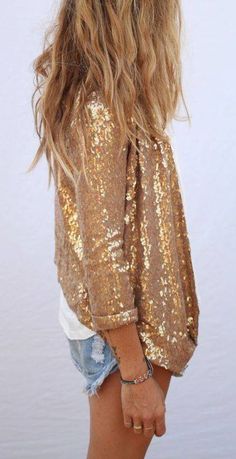 .... Gold Sequin Jacket, Mode Tips, Sequin Jacket, Outfit Trends, Fashion Mode, Looks Style, Mode Inspiration, Look Fashion, Passion For Fashion