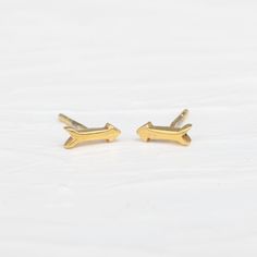 Tiny Arrow Gold Studs, 14k Gold Vermeil Arrow Stud Earring, Arrow Jewelry, Gold Studs, Trendy Stud Earrings, Gold Small Studs Perfect wedding anniversary gift, Christmas gift, Valentine's Day gift. Specifications :--- ✔️ Made to Order. ✔️ Stud Length & Width ~ 8 x 1 mm ✔️ Metal Options ~ 14K Gold Vermeil ✔️ Handmade Jewelry ✔️ Ready to Ship in 10-14 Business Days ❤ Everything in my shop is handmade. ❤❤ Each item will be beautifully packed in a recycled box. I happily take all customized orders. Trendy Stud Earrings, Schmuck Gold, Arrow Jewelry, Types Of Gold, Gold Vermeil Jewelry, Stud Earrings Gold, Vermeil Jewelry, Jewelry Gold, Gold Studs