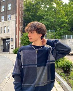 Men Fluffy Hair, Aesthetic For Guys, Surfer Cut, Boyfriend Haircut, Explore Outfit, Soft Boy Aesthetic, Brown Hair Boy