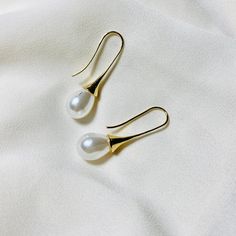 😊Join us today and take an additional 15% Off!    http://eepurl.com/hfCx7b 💫These sophisticated gold plated pearl earrings are very delightful! 👀 We have tons of similar style Earrings in the shop! https://www.etsy.com/listing/913298121/cubic-zirconia-dangle-earrings-cz-flower?ref=shop_home_active_12&pro=1 ✨The Earring posts are made of 925 Silver ✨ ❤ It is an allergy-free post for most people who are allergic to nickel.  (925 Silver Post is a jewelry alloy of 92.5 percent silver and 7.5 percent other metals. So it's not an allergy-free for those who have highly sensitive skin.) ❤ just keep in mind that silver post is very soft and will naturally turn black over time. Please use the silver clean products to clean your Jewelry and simply Straightening the Bent Earring Posts.  🎁 Free gif Minimalist Nickel-free Pearl Earrings For Formal Occasions, Minimalist Hypoallergenic Pearl Earrings For Formal Events, Elegant Teardrop Earrings With French Hook For Gift, Elegant Gift Teardrop Earrings With French Hook, Pearl Earrings With French Hook For Gift, Classic Single Teardrop Earring As Gift, Minimalist White Earrings With French Hook, Classic French Hook Earrings As Gift, Classic French Hook Earrings For Gifts