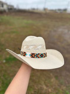 Western Beaded Hat Bands, Hat Bands Western, Country Girl Look, Cowgirl Hats Western, Cute Western Outfits, Rodeo Style, Cowboy Hat Bands, Beaded Hat Bands, Casual Country Outfits