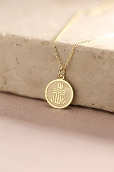 Gold Presbyterian Cross Pendant - Presbyterian Cross Gold Necklace ● Material of pendant: Solid Gold 14k ( REAL GOLD ) ● Metal Stamp: 14k ( REAL GOLD ) ● The pendant is available in 5 sizes: - 12,7 mm / 0.5 inches (Diameter) - 14,0 mm / 0,55 inches ( Diameter ) In the photos - 15,3 mm / 0.6 inches ( Diameter ) - 16,5 mm / 0,65 inches ( Diameter ) - 19,1 mm / 0,75 inches ( Diameter ) ( In the photos the size is 14mm / 0.55 inches Diameter ) ( Jump Ring inner diameter: 4 mm ) ● Material of chain: Personalized Amulet Necklaces For Anniversary, Personalized Amulet Necklace For Anniversary, 14k Gold Amulet Charm Necklace With Round Pendant, Yellow Gold Cross Pendant Charm Necklace As Gift, Symbolic Round Necklace For Blessing, Handmade Yellow Gold Necklaces For Blessing, Handmade Yellow Gold Necklace For Blessing, 14k Stamped Amulet Style Round Pendant Necklace, 14k Gold Engraved Amulet Charm Necklace