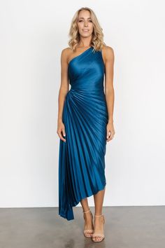 Make a statement with our sapphire blue satin pleated one-shoulder midi dress, featuring a peek-a-boo hole on the side waist for a touch of allure. This cocktail dress combines elegance and playfulness, perfect for special occasions or nights out where you want to stand out and shine. Classy Wedding Guest Dresses, Blue Wedding Guest Dresses, Bright Blue Dresses, Bright Colored Outfits, Pleated Satin Dress, Coctail Dresses, Baltic Born, Cocktail Dress Wedding