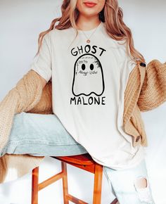 White Halloween Shirts For Women, Women Halloween Shirts, Simple Halloween Shirt Designs, Vinyl Graphic Tees, Halloween T Shirts Design, Spooky Halloween Shirts, Cute Halloween T Shirts, Ghost Malone Shirt, Spooky Tshirt Ideas