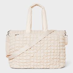 Weekend Bags For Women, Trip Checklist, Weekend Bags, Weekend Travel Bags, White Handbag, Weekend Trip, Inexpensive Gift, Day Bag