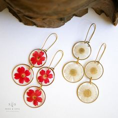 Two pairs of dangle earrings with red verbena flowers and white daises Nickel Free Flower Earrings For Summer, Bohemian Summer Jewelry In Flower Shape, Round Flower Earrings As A Summer Gift, Nickel-free Flower Drop Earrings For Summer, Nature-inspired Round Flower Earrings, Delicate Handmade Flower Earrings For Summer, Bohemian Style Resin Flower Earrings As Gift, Bohemian Resin Earrings With Ear Wire, White Pressed Flowers Earrings