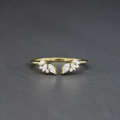 a gold ring with two leaves on it