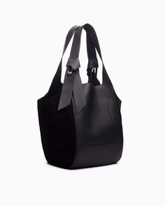 Inspired by the bowling ball polisher bag, the Grand shopper ergonomically blends its shape to your items.Crafted in full substance naturally pebbled leather on the front and back panel with suede paneling at the gussets.The handles are accented with an organic classic tie knot with customized texture oval hardware rag & bone Women's Large Tote Bag | Black