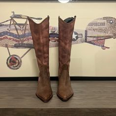 Worn Once For A Photo Shoot. Brand New. Western Style Super Comfy! Vintage Boots Aesthetic, Cowgirl Christmas Outfit, Western Girls, Brown Western Boots, Dolce Vita Boots, Leather Western Boots, Fall Fit, Western Girl, Western Boot