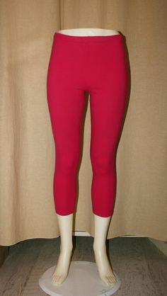 Beautiful vintage 90, Leggings pants, in pink stretch cotton fabric. Elastic waist, Practical and comfortable for every day. Signed: ONYX, MADE IN ITALY Dimensions: medium size, 42 Italian size, look carefully at the mannequin. Waistline, 34cm. measured flat, you must double Measures hips 41cm. Total length 74cm. Material: 93% cotton, 7% lycra Excellent vintage condition. A timeless gift! Customer satisfaction is very important to me, if you have any questions about an item, please contact me. I Casual Stretch Pink Bottoms, Pink High-stretch Short-leg Activewear, Mid-rise Cotton Yoga Pants For Loungewear, Stretch Full Length Summer Leggings, Sporty Fitted Cotton Leggings, Summer Full Length Stretch Leggings, Pink Stretch Casual Pants, Casual Stretch Pink Pants, Full Length Stretch Leggings For Summer