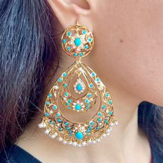 big traditional indian statement earrings Jadau Earrings, 22k Gold Jewelry Necklaces, Turquoise Statement Earrings, The Edwardian Era, 22k Gold Jewelry, Pearl Necklace Set, Gold Jewelry Necklace, Emerald Necklace, Edwardian Era