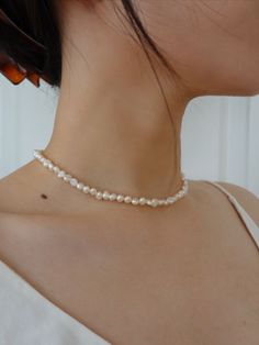 Wedding Jewelry With Clavicle Chain And Round Beads, Classic White Necklace For Wedding, Dainty Single Strand Jewelry For Wedding, White Single Strand Necklace For Wedding, Delicate White Round Bridal Necklace, Classic Bridal Necklace With Clavicle Chain, Classic Bridal Necklace With Clavicle Chain For Wedding, Minimalist Single Strand Jewelry For Weddings, Dainty Round Bridal Necklace For Wedding