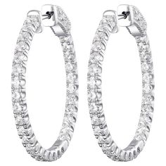 These elegant hoop earrings are crafted from 18K yellow gold, offering a classic and warm aesthetic. Each earring is embellished with a generous array of diamonds, totaling 2.13 carats, that encircle the hoop in a continuous loop of radiance. The diamonds catch and reflect light from every angle, providing a stunning sparkle that is both luxurious and tasteful. The white gold setting complements the brilliance of the diamonds, adding a rich depth to the overall appearance of the earrings. These hoops are designed for secure and comfortable wear, making them perfect for both everyday elegance and special occasions. The timeless design ensures these earrings remain a staple in any jewelry collection, providing a touch of glamour and sophistication to any look. Whether dressing up for an even Earring Video, Modern Hoop Earrings, Warm Aesthetic, Gold Diamond Hoop Earrings, White Gold Hoops, Hoop Earring Sets, Radiant Diamond, Casual Accessories, Diamond Hoop Earrings