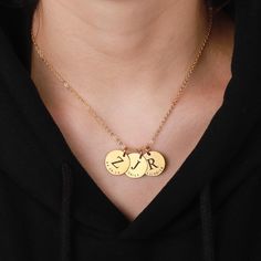 Wear your children’s initials and birthdays on this stunning Initial Date Charm Necklace!Each one can hold up to 3 charms and it makes the perfect gift for any mum. 👩‍👧‍👦Details:Available in Silver Stainless Steel or Stainless Steel with Go... Gold Initial Necklace For Mother's Day Birthday, Yellow Gold Custom Necklace With Initials For Gift, Birthday Gift Charm Necklace With Round Pendant, Gold Initials Name Necklace For Mom, Custom Yellow Gold Initials Necklace For Gift, Birthday Gift Round Pendant Charm Necklace, Hypoallergenic Gold Charm Necklaces For Birthday Gift, Hypoallergenic Gold Charm Necklaces For Birthday, Hypoallergenic Gold Charm Necklace For Birthday