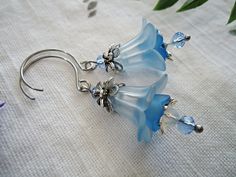 Even prettier in person. Layers of light blue and silver beads create these vintage vibe flower earrings. These dangle 1" from round Stainless Steel Earwire, which is non-tarnishing and hypoallergenic. Flower Earrings Silver, Blue Flower Earrings, Silver Flower Earrings, Light Blue Flowers, Cute Slippers, Vintage Vibe, Blue Flower, Vintage Vibes, Diy Earrings