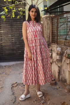 One Piece Dress Western, Frock Designs For Women, Pearl Stitch, Women Long Gown, Dress Designs For Stitching, Cotton Dress Pattern, Cotton Dresses Online, Simple Kurti, Block Print Dress