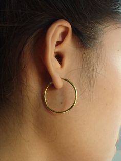 For Ready-to-ship items search here, https://etsy.me/39BDvMS 25 MM Minimalist Hoop Earring / Bridal Gift Gold Plated Hoop Earrings / Sterling Silver Hoop / Earrings Gift for Her Features- * Made to order * Materials: 925 Sterling Silver * Custom color: Rose Gold Plated, Yellow Gold Plated, and White Gold Plated * Hoop diameter: 25 mm. * Post thickness: 0.8 mm. * Layaway Plan Available - SKU : E13 Price is for a pair of earrings, if you only need one side please message me. All silver, gold or pl Classic Hoop Jewelry With Simple Design, Gift Simple Hoop Earrings, Gift Single Hoop Earring, Minimalist Everyday Hoop Earrings, Simple Design Hoop Huggie Earrings, Simple Hoop Huggie Earrings, Modern Small Hoop Jewelry With Simple Design, Minimalist Diamond Hoop Earrings, Minimalist Hoop Earrings For Pierced Ears