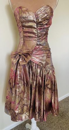 This is a gorgeous dress that looks like it was never worn!! Excellent condition. Vintage Hoco Dress, Hoco Ideas, Prom Dress Inspo, Hoco Dress, Jupiter Fl, Photo Club, Flirty Dresses, Gunne Sax, Dress Inspo