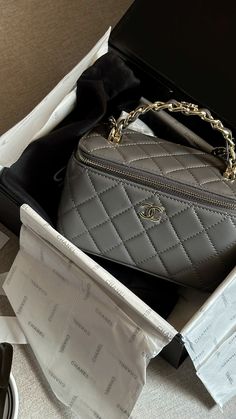 Chanel Purse Aesthetic, Chanel Store Aesthetic, Chanel Unboxing, Unboxing Aesthetic, Aesthetic Chanel, Purse Aesthetic, Store Aesthetic, Dior And I, Chanel Store