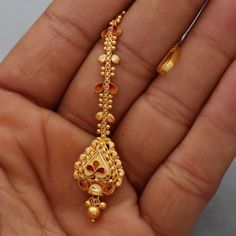 Gold Tikka Jewelry, Gold Head Jewelry, Head Jewelry Indian, Jewelry Indian Traditional, Long Chain Earrings Gold, Gold Set Design, Gold Tikka, Tika Jewelry, Tikka Jewelry