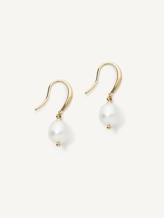 Olive & Piper Prado Freshwater Pearl Drop Earrings Drop Earrings Simple, Simple Gold Earrings, Pearl Drop Earrings Gold, Drop Earrings Gold, Gold Dangle Earrings, Light Earrings, Natural Nature, Pearl Design, Jewelry Essentials