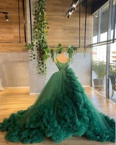 Ball Gown Green, Women Ball Gown, Goddess Exclusive, Dress Goddess, Green Prom Dresses, Gown Green, Green Princess, Green Prom, Ball Gowns Evening