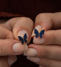 Blue Butterfly Earrings with Blue Zircon Stone ♥ ✔️Metal Used: 925 Sterling Silver ✔️Weight : 1,50 Gr ✔️Figure Width: 1,00 Cm ✔️Figure Height: 1,00 Cm ✔️Stone Type : Zircon ✔️Coating : Rose Gold Plated ⚠️Care: It does not darken as long as contact with substances such as Perfume, Water, Alcohol, Cream, Bleach is avoided. -NRZ1133 Dainty Silver Earrings, Blue Butterfly Earrings, Gold Butterfly Ring, Pretty Jewelry Necklaces, Animal Earrings, Earrings Elegant, Earrings Dainty, Wedding Jewelry Earrings, Gold Butterfly