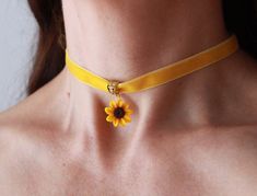 Yellow Flower Necklace, Clay Material, Ribbon Choker, Sunflower Necklace, Choker Pendant, Velvet Choker, Minimalist Gifts, Sunflower Wedding, Floral Jewellery