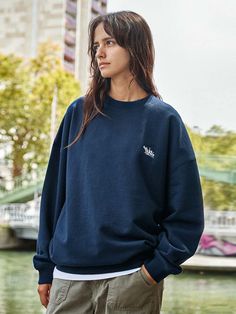 Editor's NotesIt's easy to wear, comfortable sweatshirt with FLUKE's simple logo embroidery detail. - Classic and cozy sweatshirt with blended cotton fabric- Ribbed cuffs, hem- Relaxed fit- Special finish to keep the neckline from stretchingMeasurements(in.)M/L/XL/XXL- Chest: 23.23in./24.21in./25.27in./26.31in.- Sleeve length: 32.28in./32.68in./33.07in./33.46in.- Hem: 17.32in./18.11in./18.95in./19.83in.- Total length: 27.95in./28.74in./29.53in./30.31in.Model info: Male - Height 6'1, Wearing XL / Female - Height 5'8, Wearing MComposition & Care- Cotton 60% Polyester 40%- Hand wash, do not tumble dry- Do not bleachDesigner- by FLUKE Casual Crew Sweats With Embroidered Logo, Winter Basic Sweatshirt With Embroidered Logo, Casual Sweats With Embroidered Logo, Casual Fleece Sweats With Embroidered Logo, Casual Winter Sweats With Embroidered Logo, Basic Relaxed Fit Sweatshirt With Embroidered Logo, Basic Sweatshirt With Embroidered Logo In Relaxed Fit, Casual Sweats With Embroidered Logo And Relaxed Fit, Blue Casual Sweater With Letter Embroidery